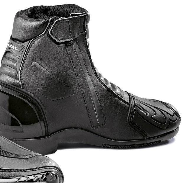 Forma Boots Australia